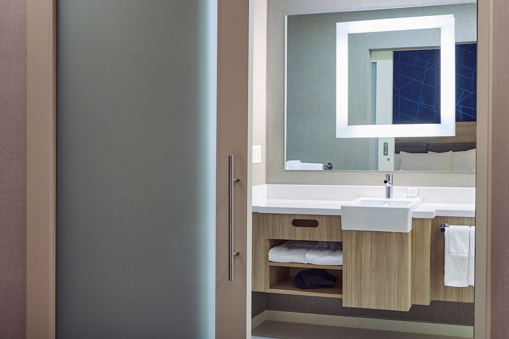 Suite, Multiple Beds - Photo 8