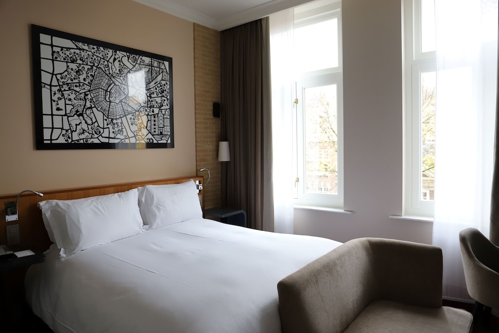 Classic Room, 1 Queen Bed, City View (Garden or City View)