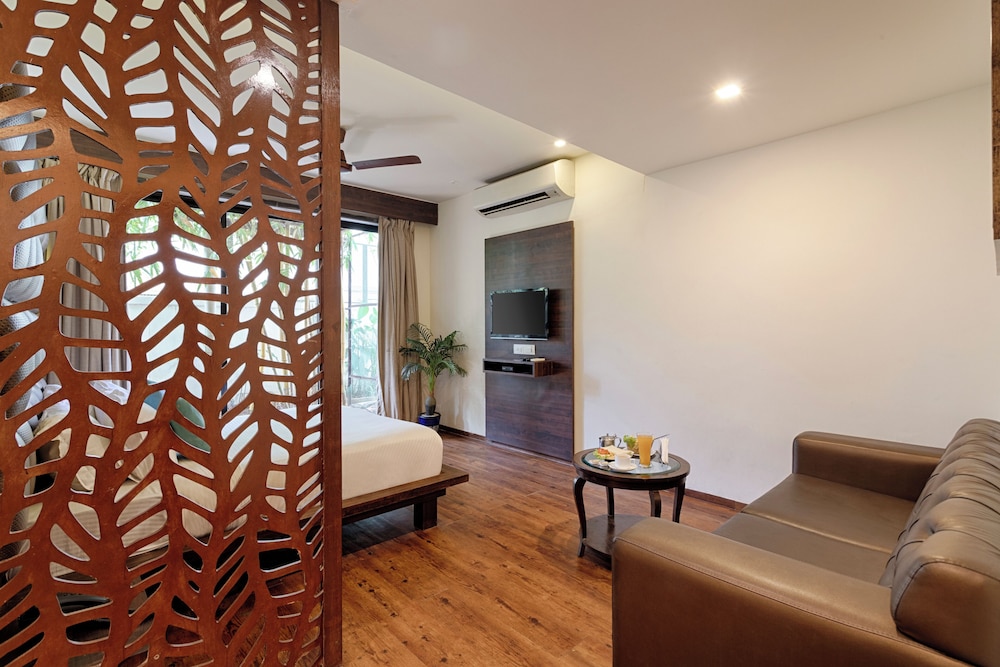 Premium room with living area and balcony - Photo 11