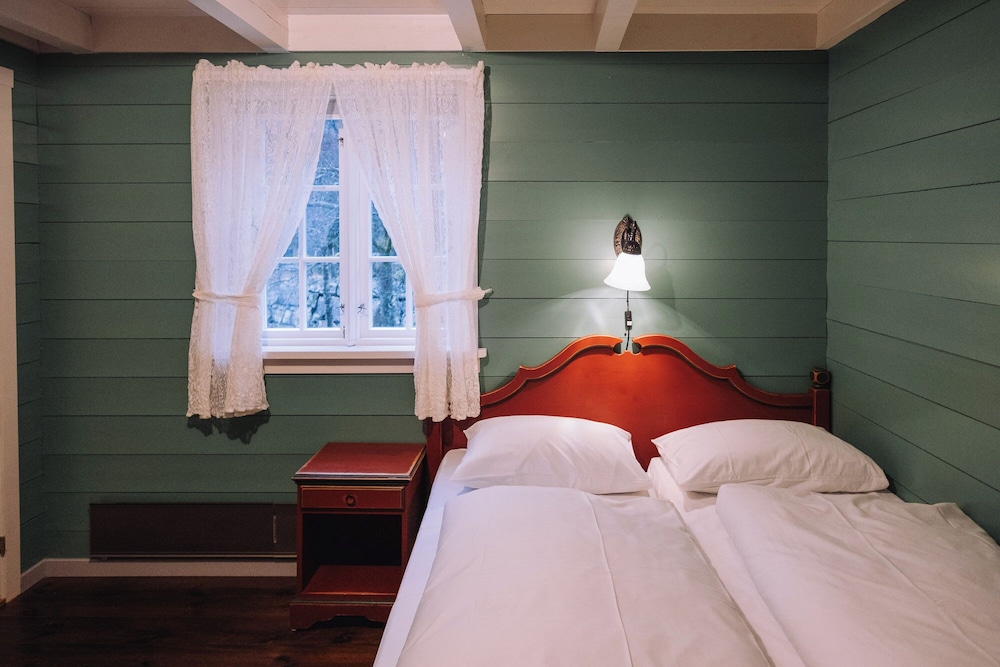 Economy Twin Room photo 1