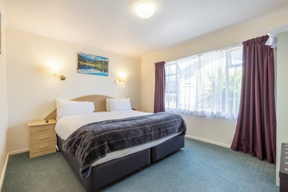 One Bedroom with Spa Bath photo 2