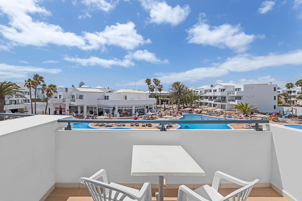Family Room, Connecting Rooms, Pool View (Terrace, 5 Adults + 1 Child)
