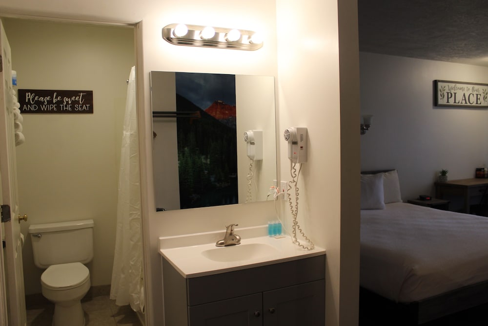 Deluxe Room - Photo 10