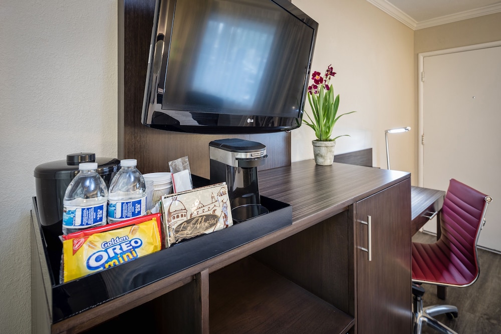Deluxe Room, 2 Queen Beds, Bathtub (Non Smoking 2 Queen Room- Bathtub) - Photo 5