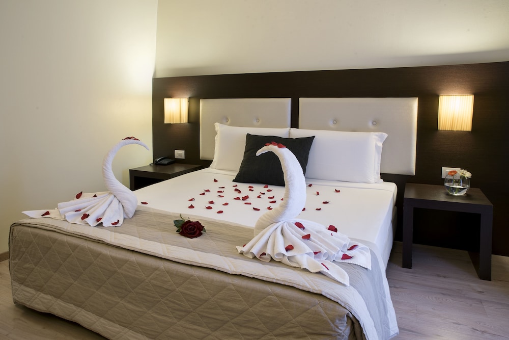 Standard Double Room Single Use - Photo 4