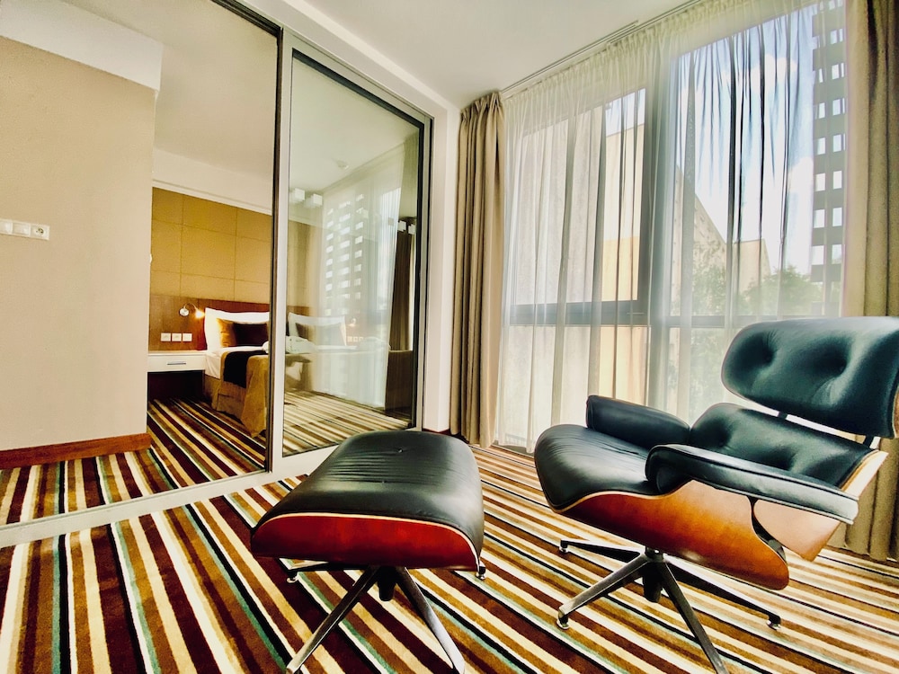 Senior Suite, 1 Bedroom, Bathtub, Corner