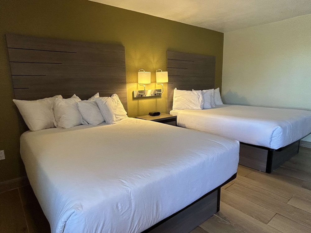 Room, 2 Queen Beds - Photo 2
