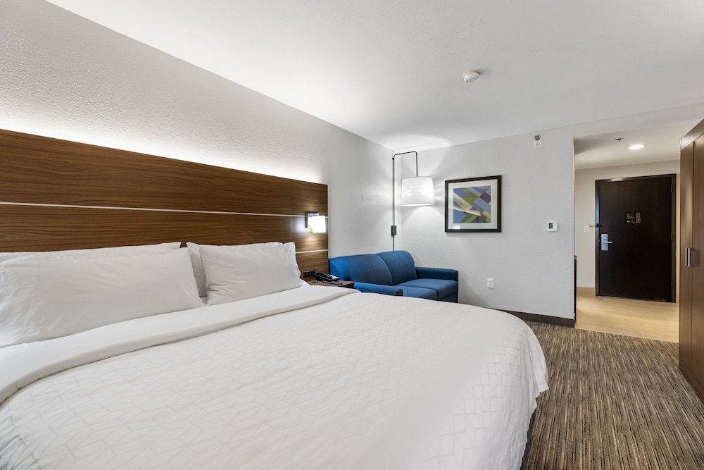 Standard Room, 1 King Bed with Sofa bed photo 1