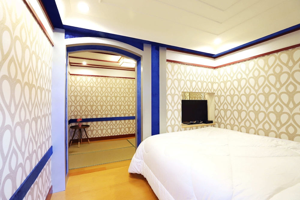 Deluxe Room, 1 Double Bed (Partial open-air hot spring bath) photo 2