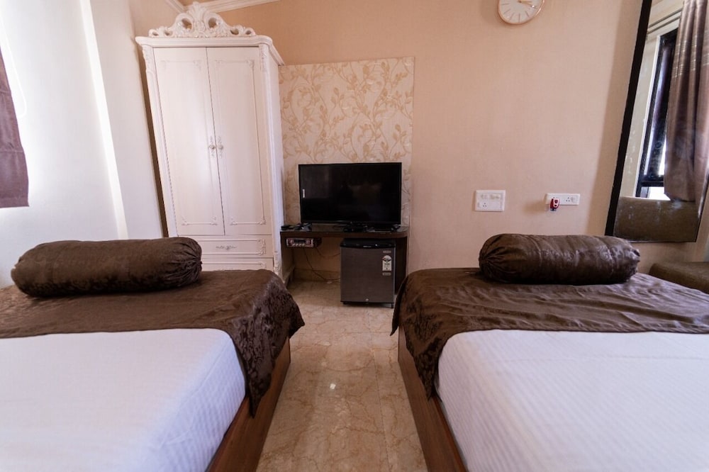 Premium Deluxe Twin Room - Photo 5