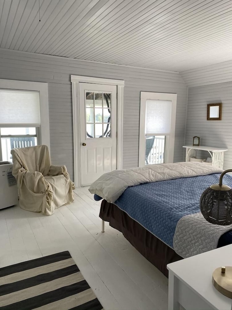 House, 2 Bedrooms
