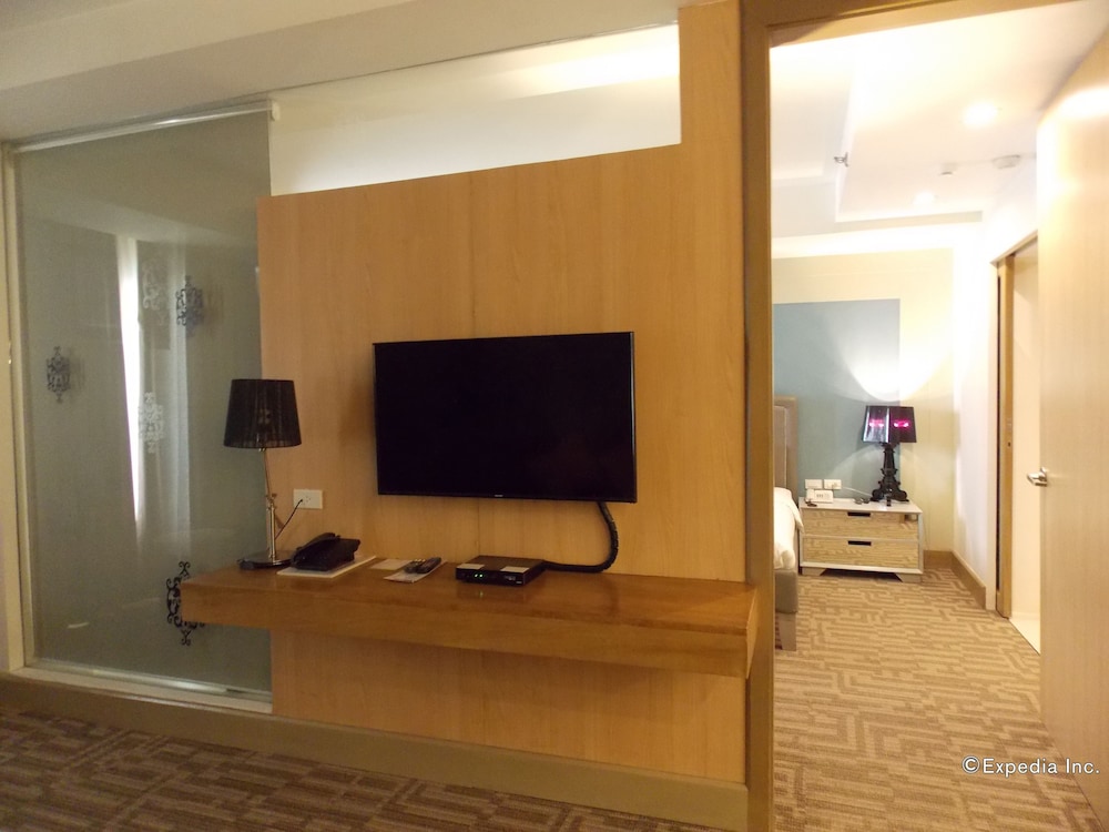 Executive Suite, 1 Bedroom - Photo 7