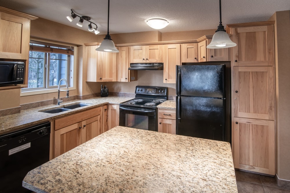 Traditional Condo, 1 Bedroom, Kitchen photo 3