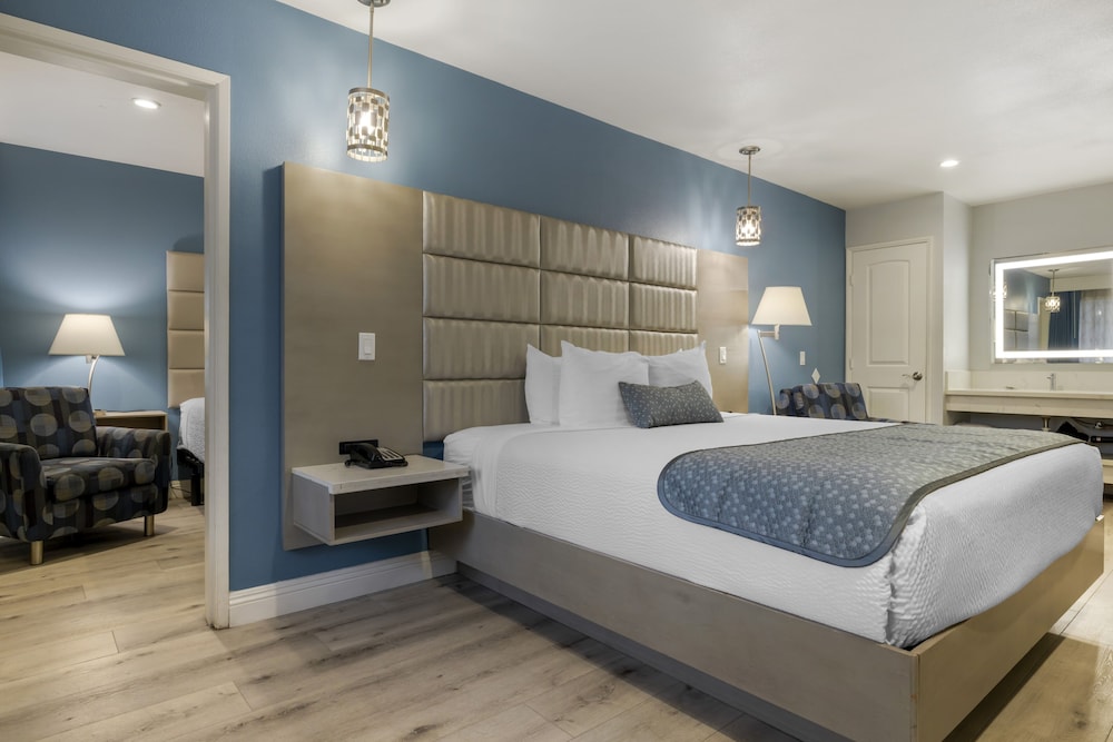 Standard Room, Multiple Beds, Non Smoking, Refrigerator photo 2