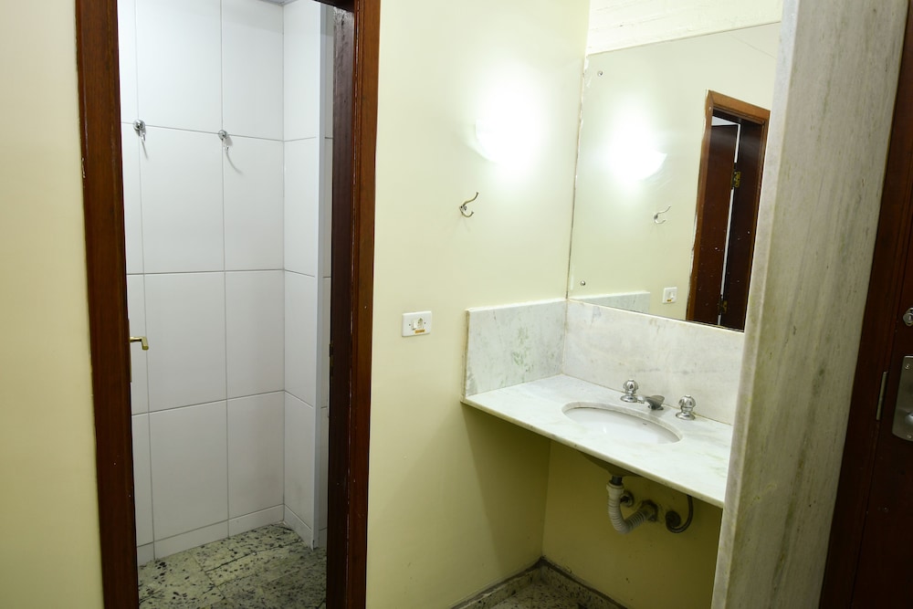 Standard Quadruple Room - Photo 8