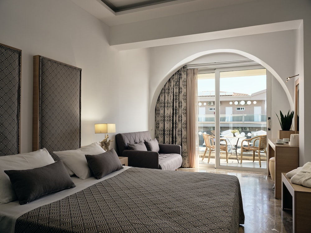 Deluxe Room, Pool View