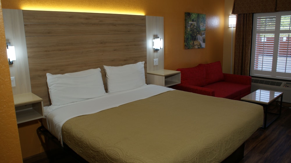 Room, 1 King Bed with Sofa bed, Smoking photo 2