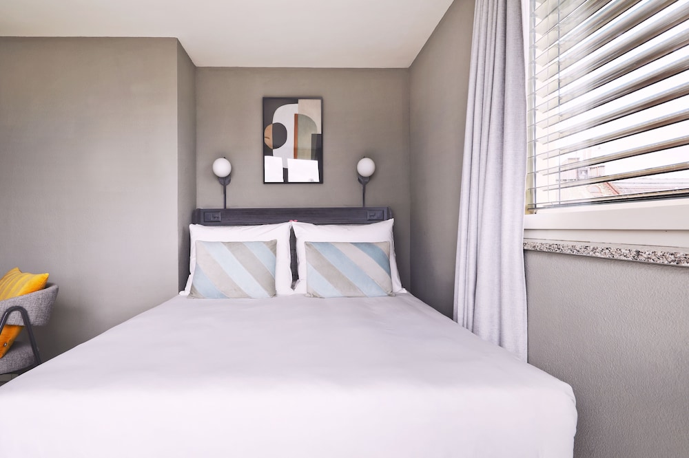 Medium Studio, Kitchenette, Balcony