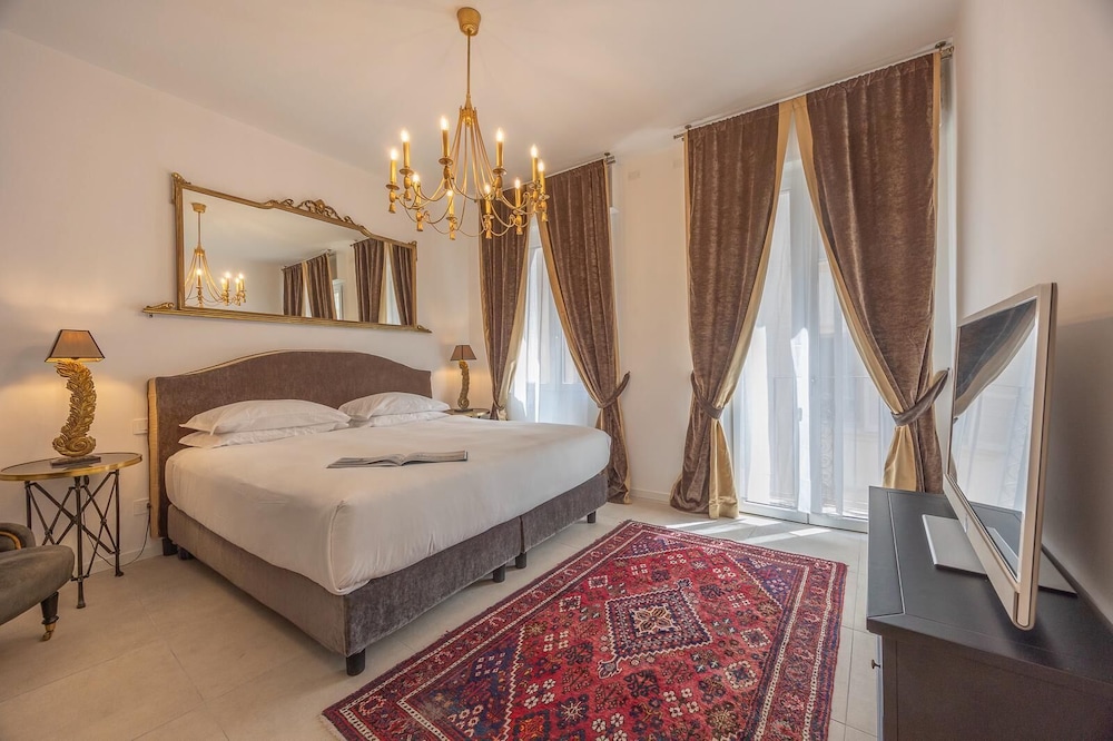 Premium Suite, Balcony, City View