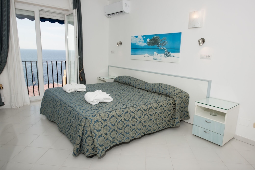 Superior Room, Sea View - Photo 5