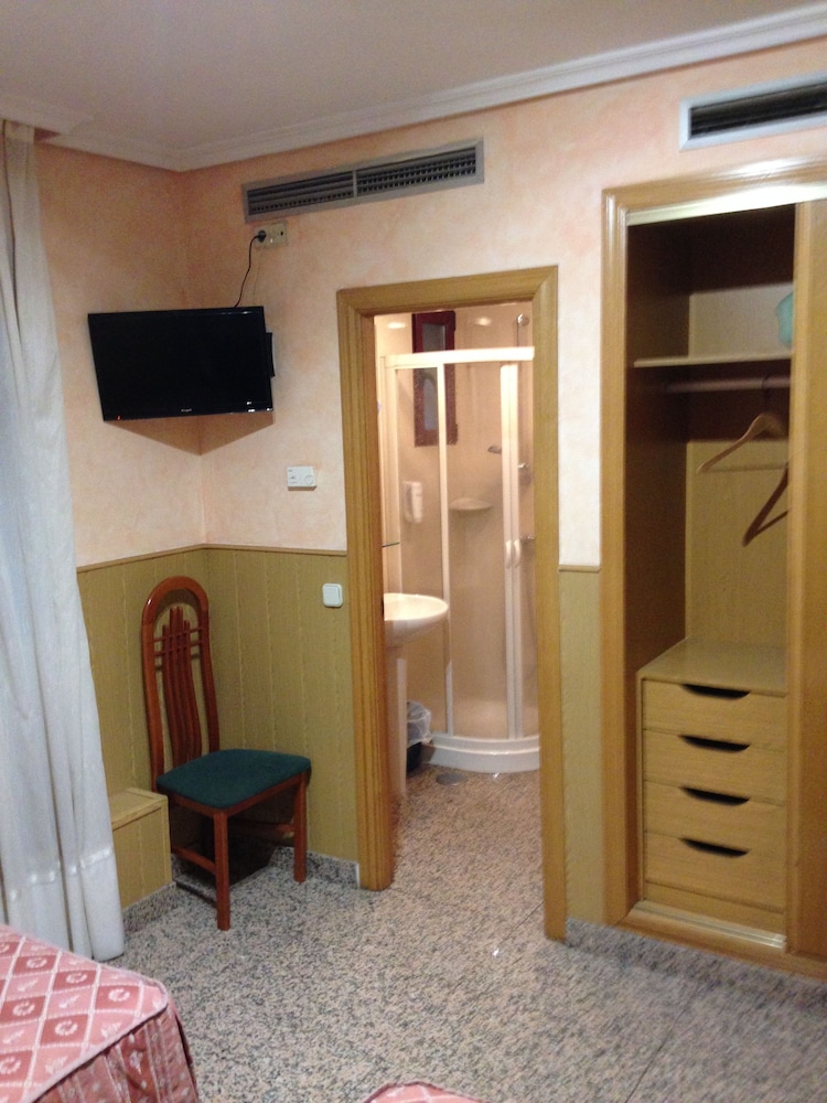 Double Room - Photo 10