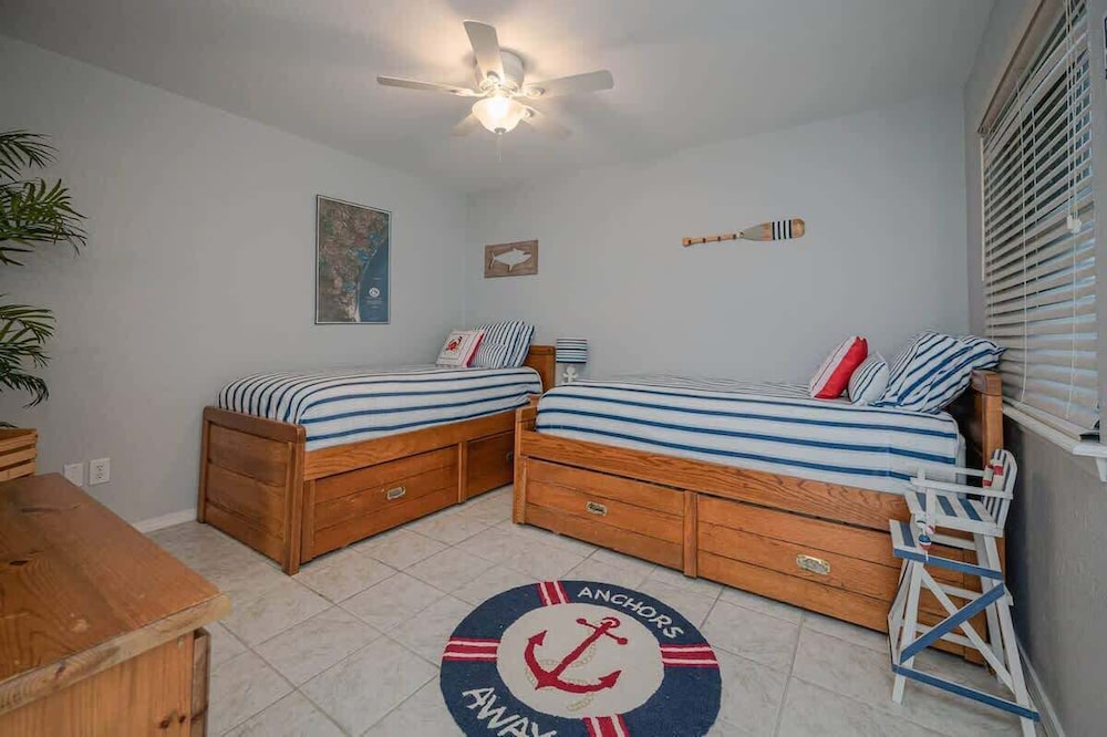 House, Multiple Beds, Pool Access (2110 Bayhouse)