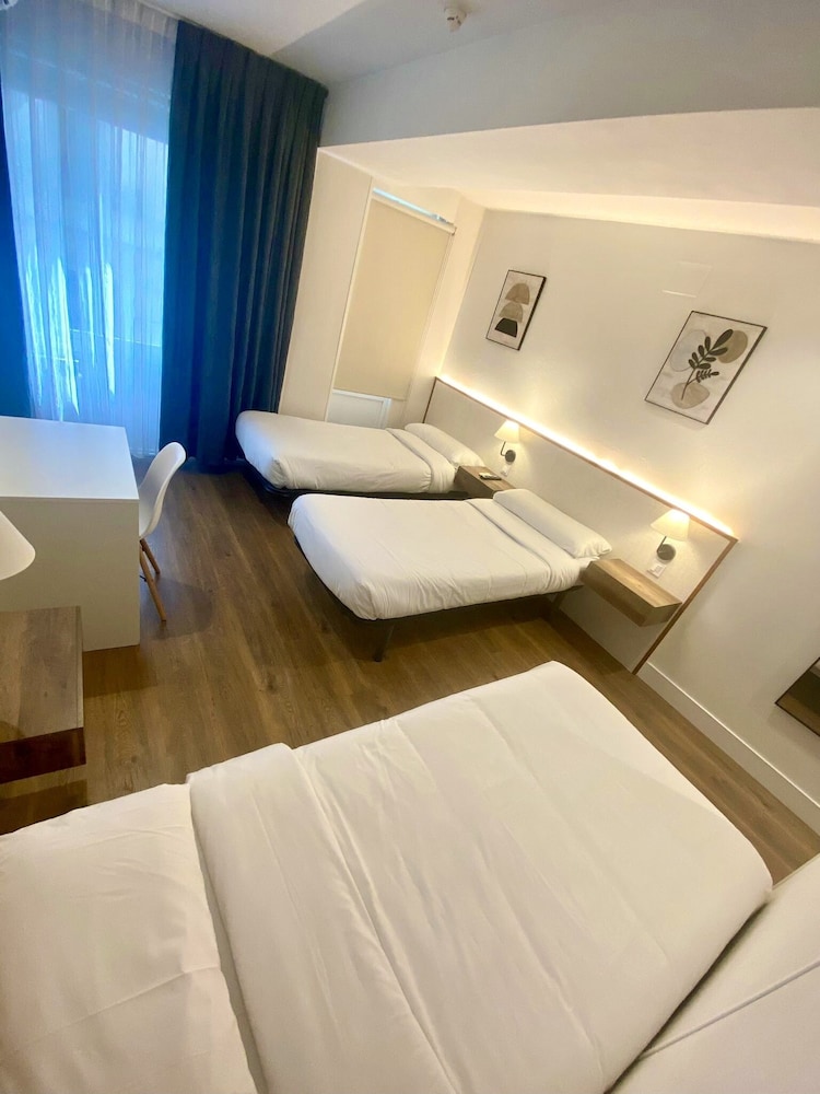 Comfort Triple Room, Private Bathroom photo 3