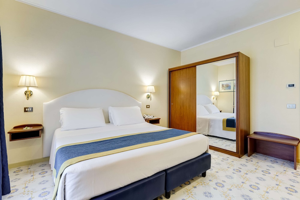 Classic Room, Multiple Beds, Balcony (Bunk Bed) - Photo 7