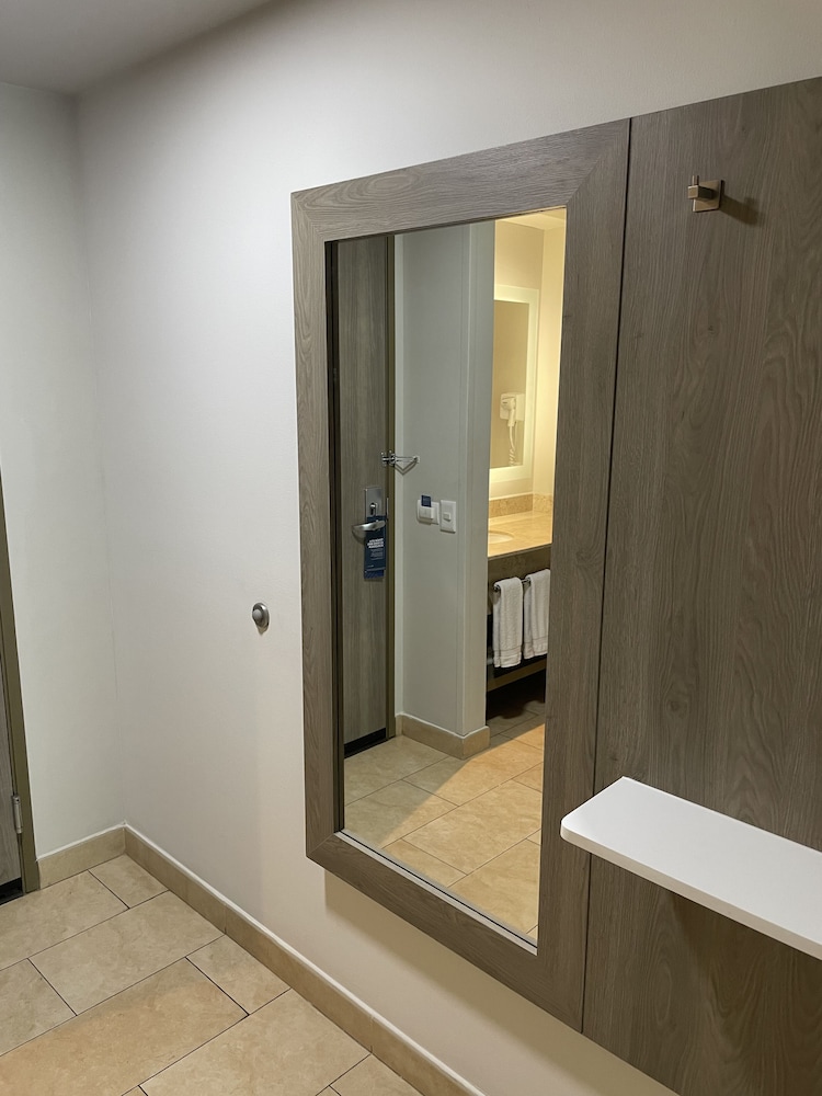 Standard Room, 2 Queen Beds (Minifridge)