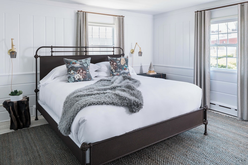 Village King Suite photo 1