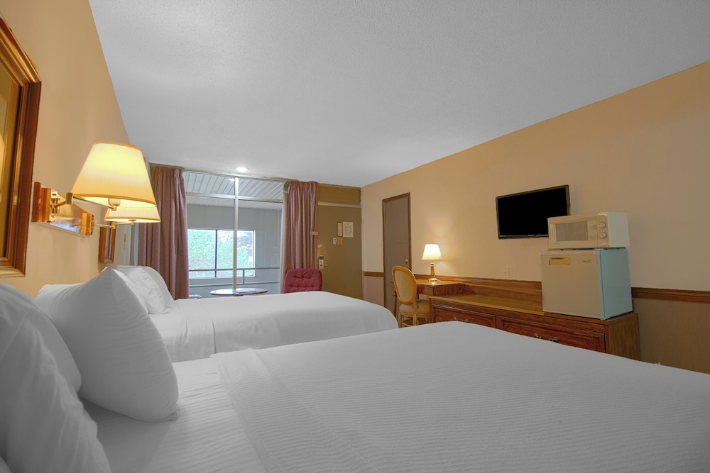 Room, 2 Queen Beds, Non Smoking - Photo 4