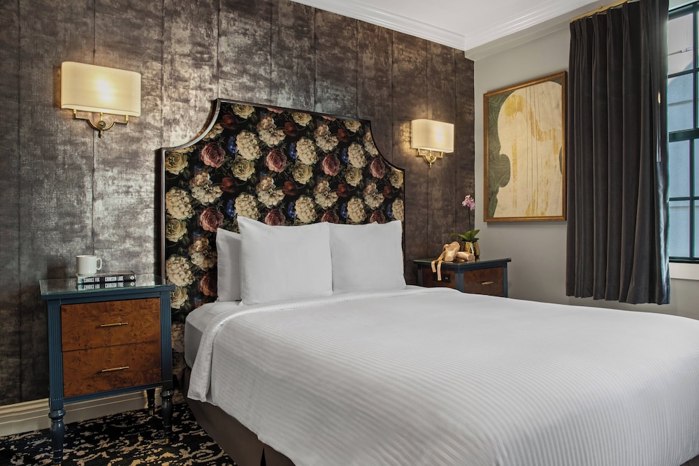Deluxe Suite, 1 Queen Bed with Sofa bed photo 3