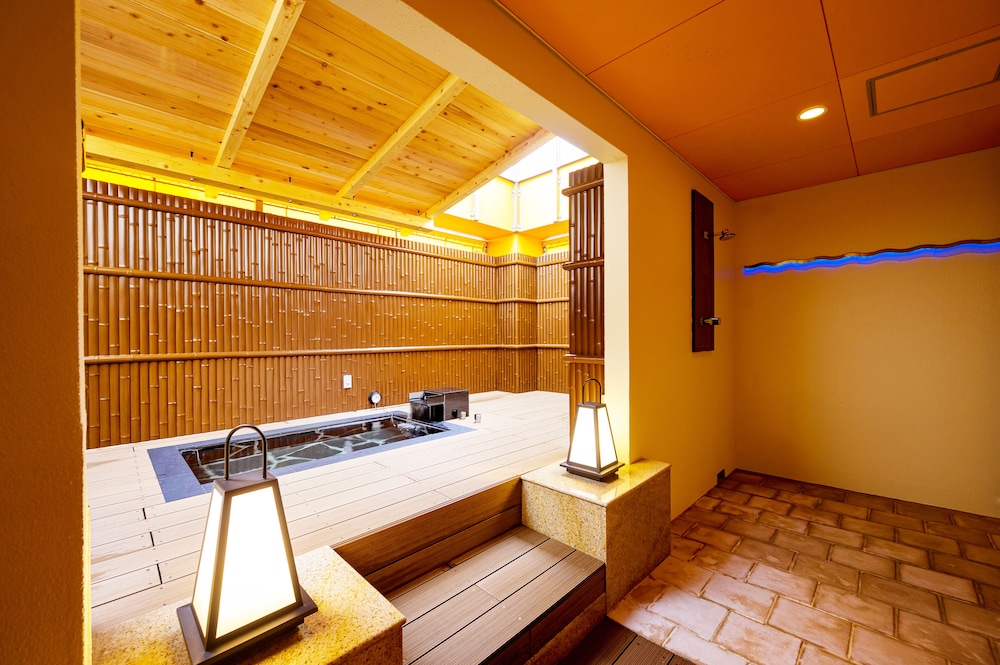 Mountain side Japanese open-air bath, Smoking