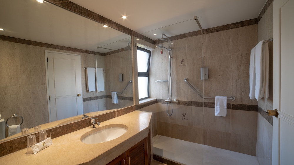 Family Apartment, 2 Bedrooms, Pool View - Photo 6
