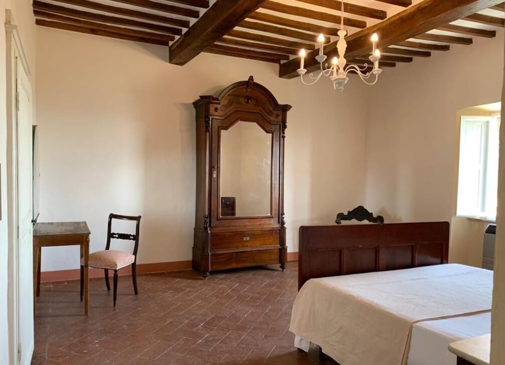 Quadruple Room, Hill View
