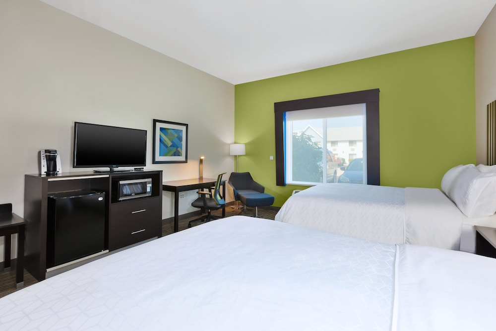 Standard Room, 2 Queen Beds, Accessible (Communication, Roll-In Shower)