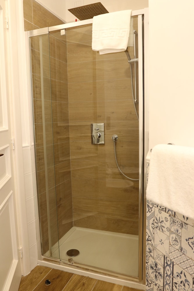 Junior Suite, Pool View - Photo 11