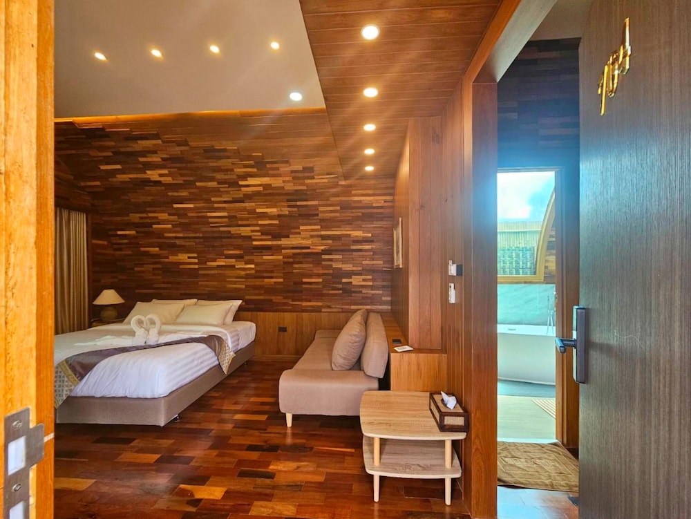 Executive Room, Balcony, River View - Photo 10