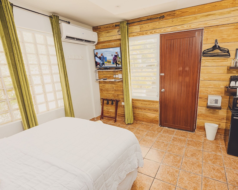 Traditional Room, 1 Queen Bed photo 3