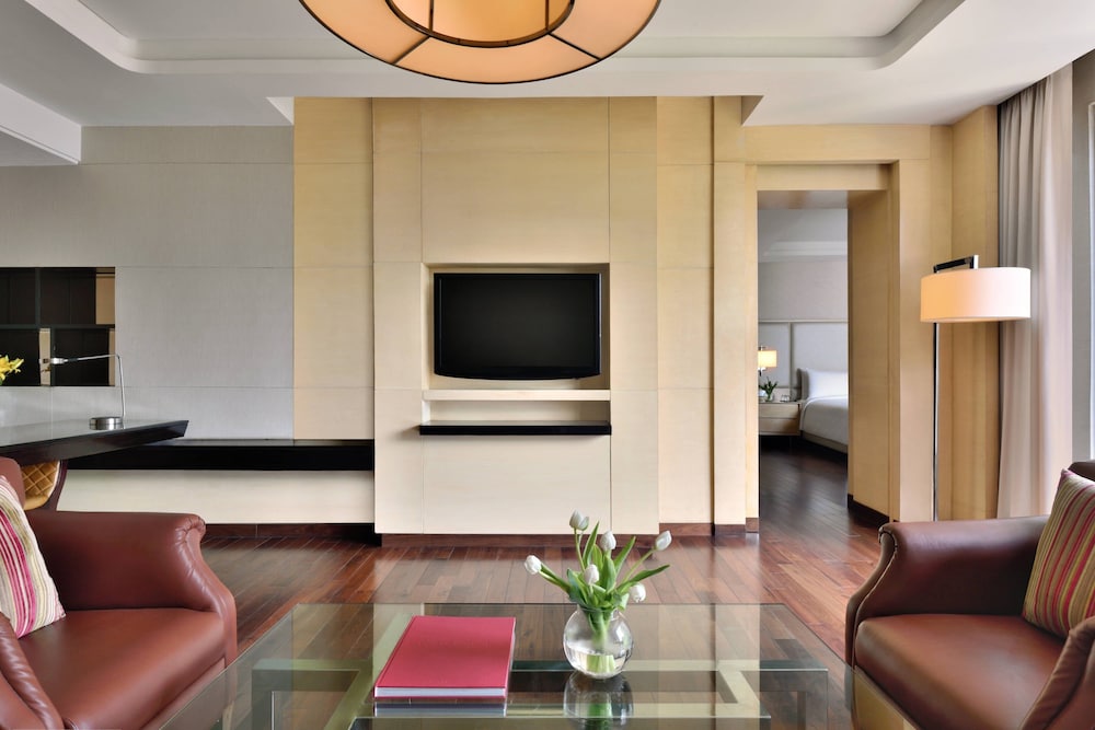 Executive Suite, 1 Bedroom - Photo 3