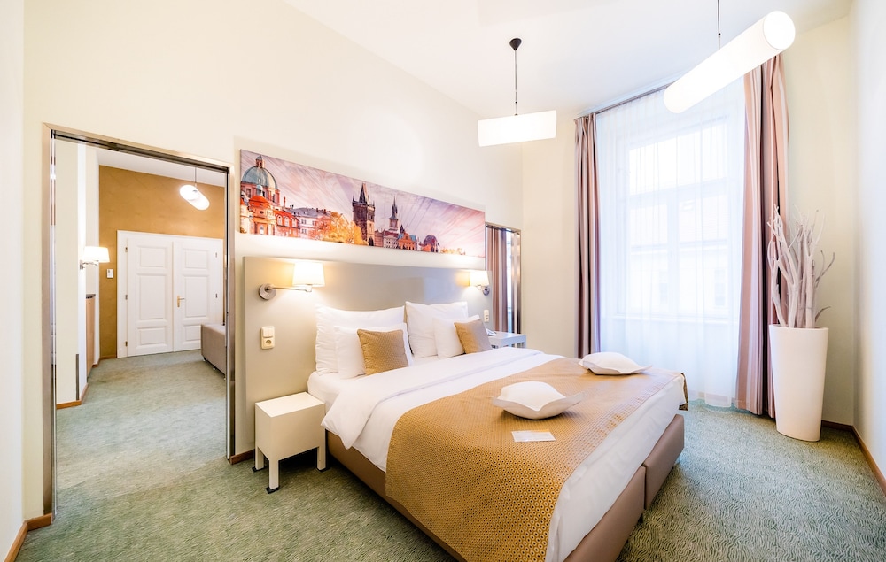Deluxe Suite, 1 King Bed