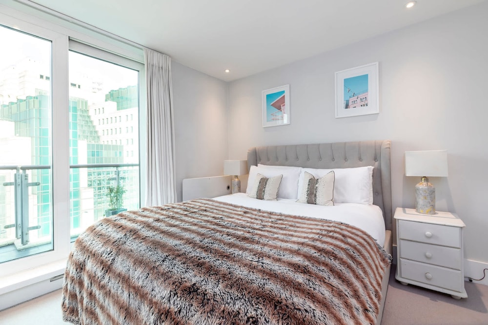 The English Rose Luxury 3 bed With Private Terrace - by Out of Office Lifestyle, Photo 38