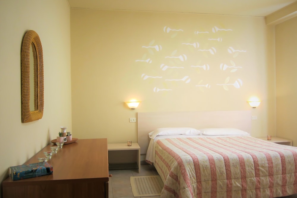 Economy Double or Twin Room photo 3