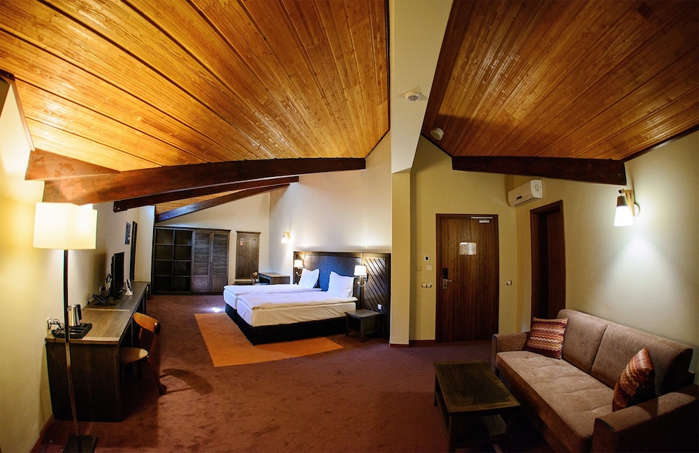 Studio, Multiple Beds, Non Smoking, Mountain View photo 2