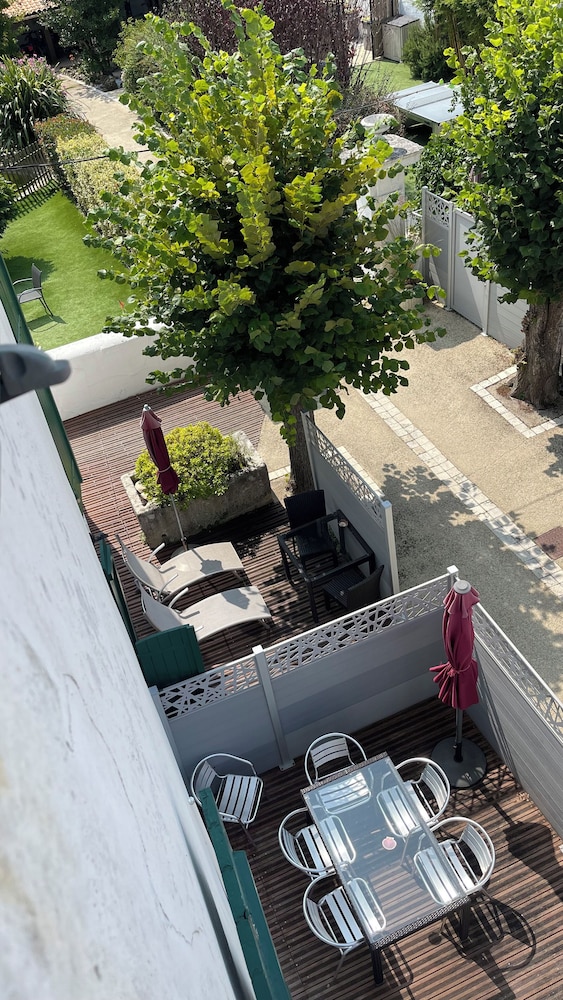 Studio, Courtyard View photo 2