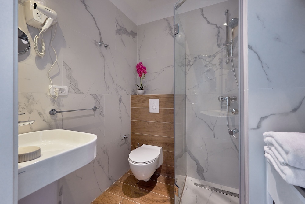 Deluxe Double Room, Sea View - Photo 8