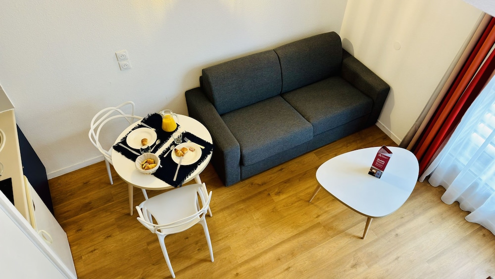 Duplex, Kitchenette - Photo 7