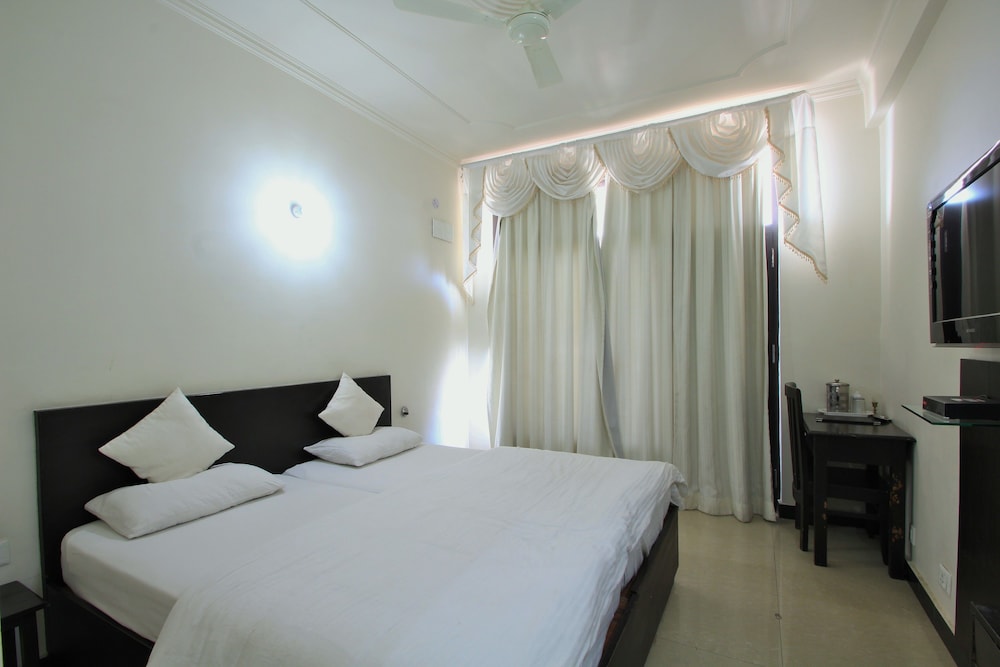 Non AC Himalaya Facing Deluxe Room photo 3