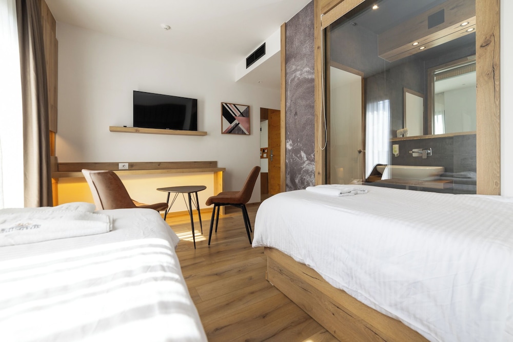 Comfort Twin Room, Balcony photo 1