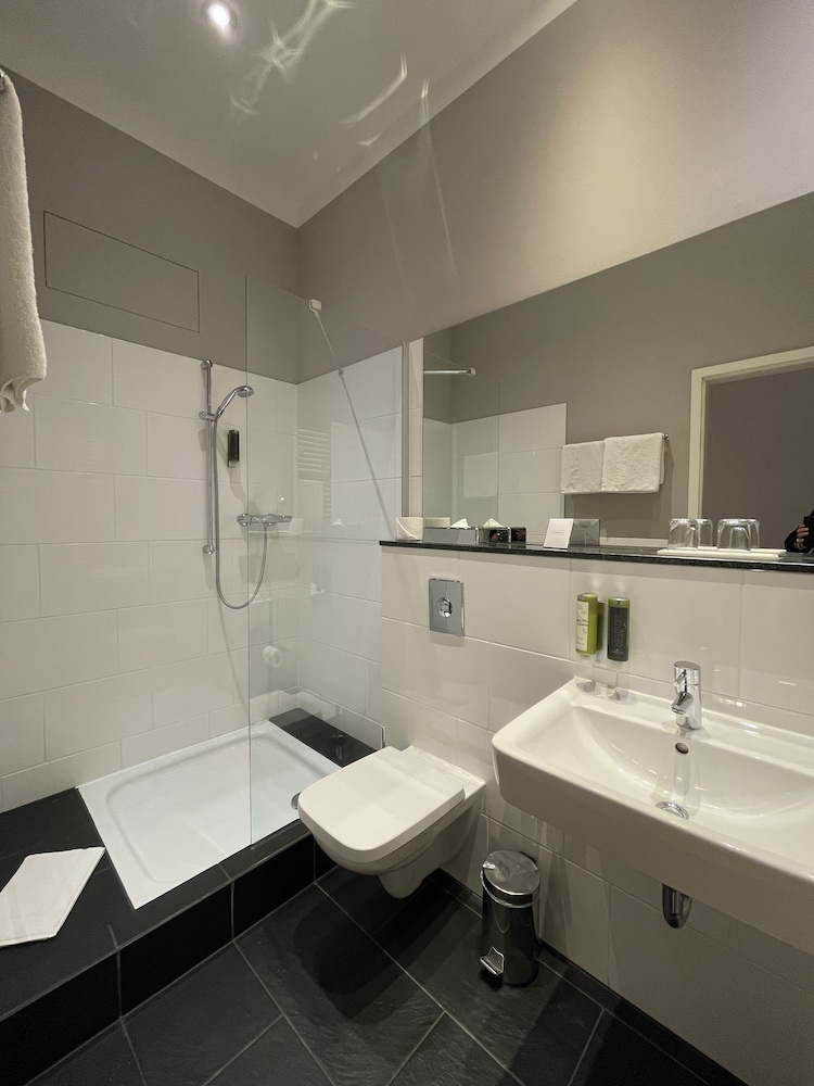 Suite Twin - Photo 11